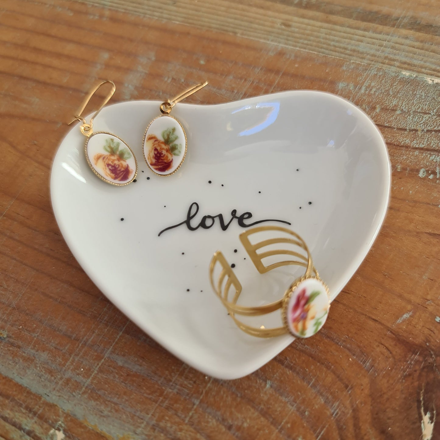 Coupelle cœur en porcelaine - décor Love peint à la main