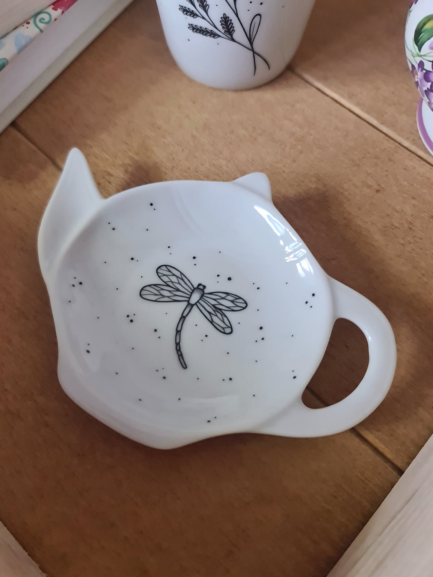 Repose sachet de thé en porcelaine - décor libellule peint à la main