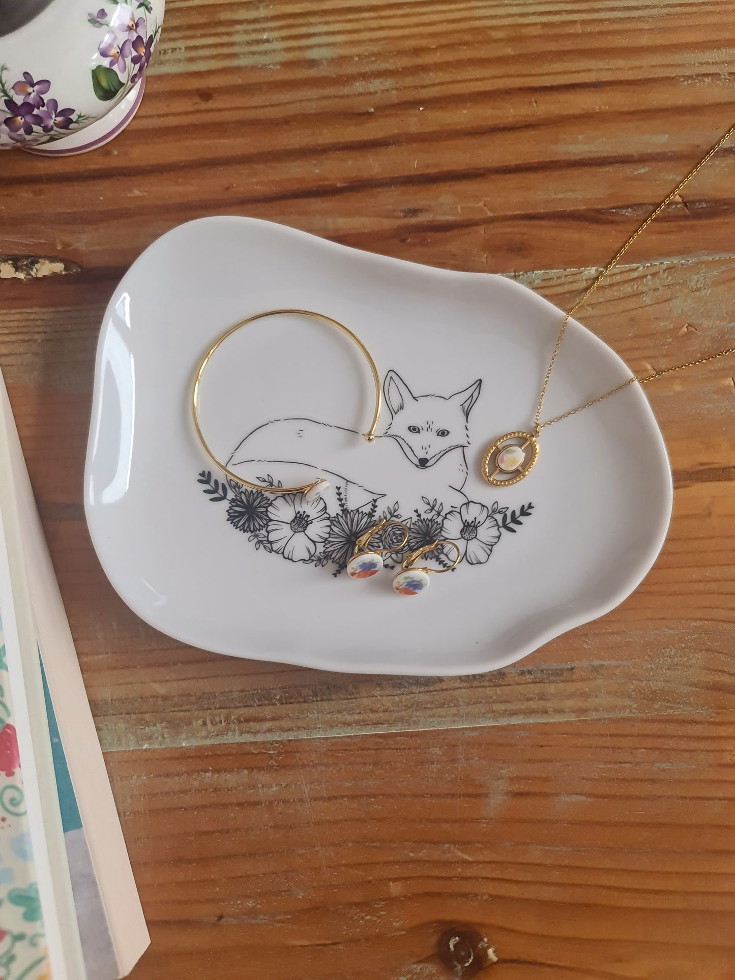 Petit plateau irrégulier en porcelaine - décor renard peints à la main