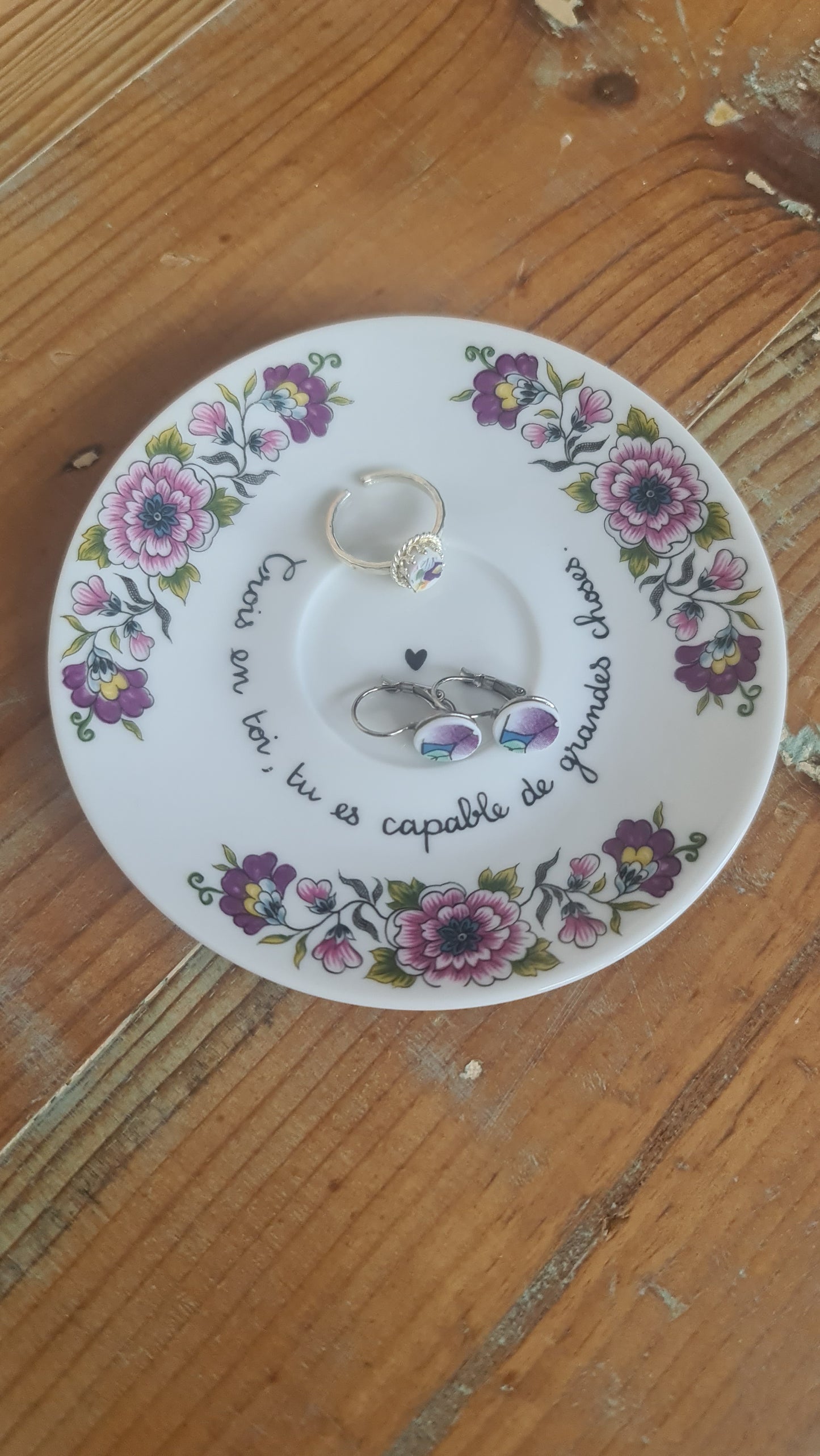 Coupelle ronde Fleurs de ton violet chinée en porcelaine - décor phrase mantra
