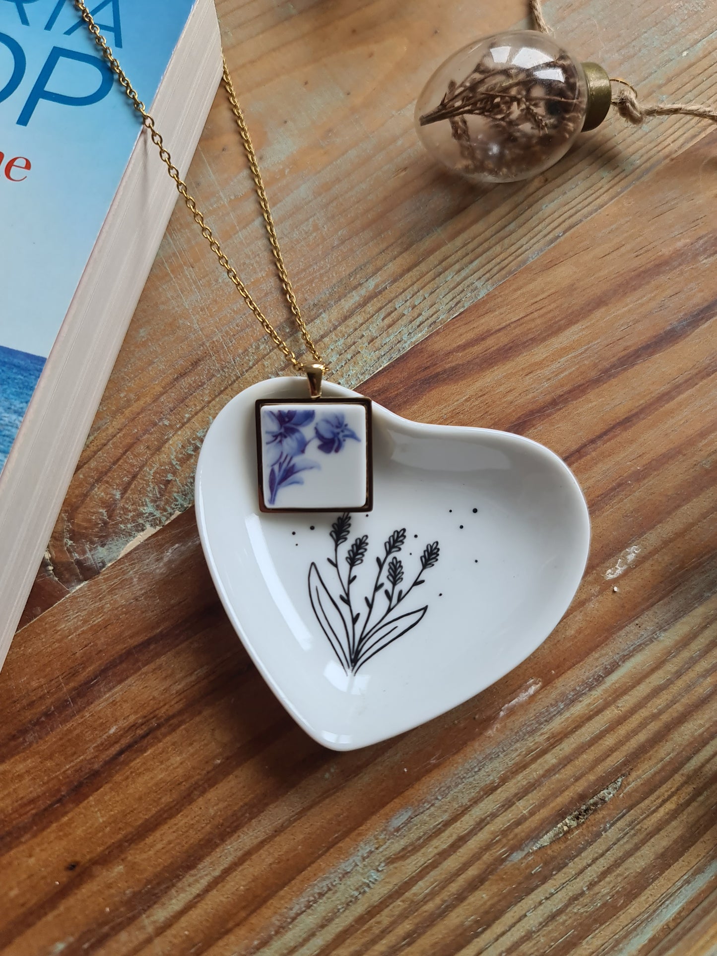 Coupelle cœur en porcelaine - décor Fleurs épi peint à la main