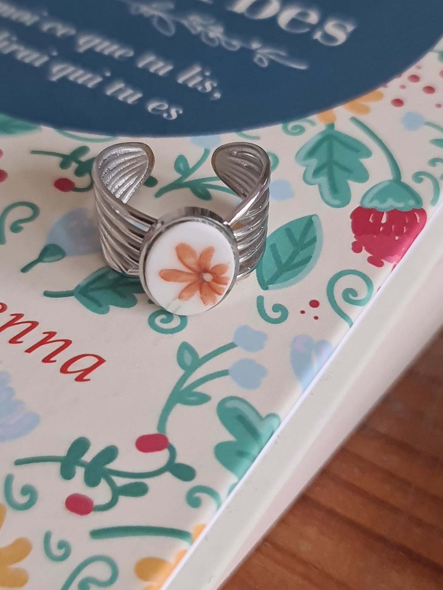 Bague nœud en Acier inoxydable - décorée à partir de vaisselle - Fleur orange