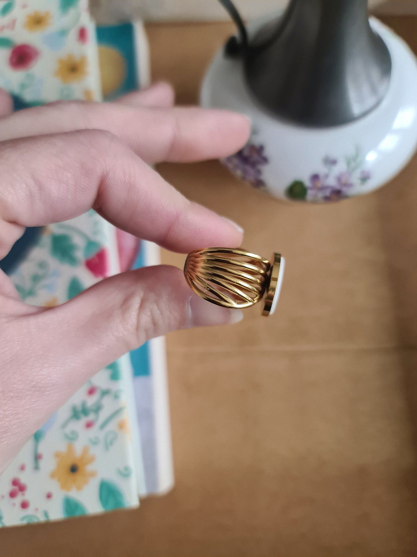 Bague nœud en Acier inoxydable doré - décorée à partir de vaisselle - Rose et petites fleurs jaunes
