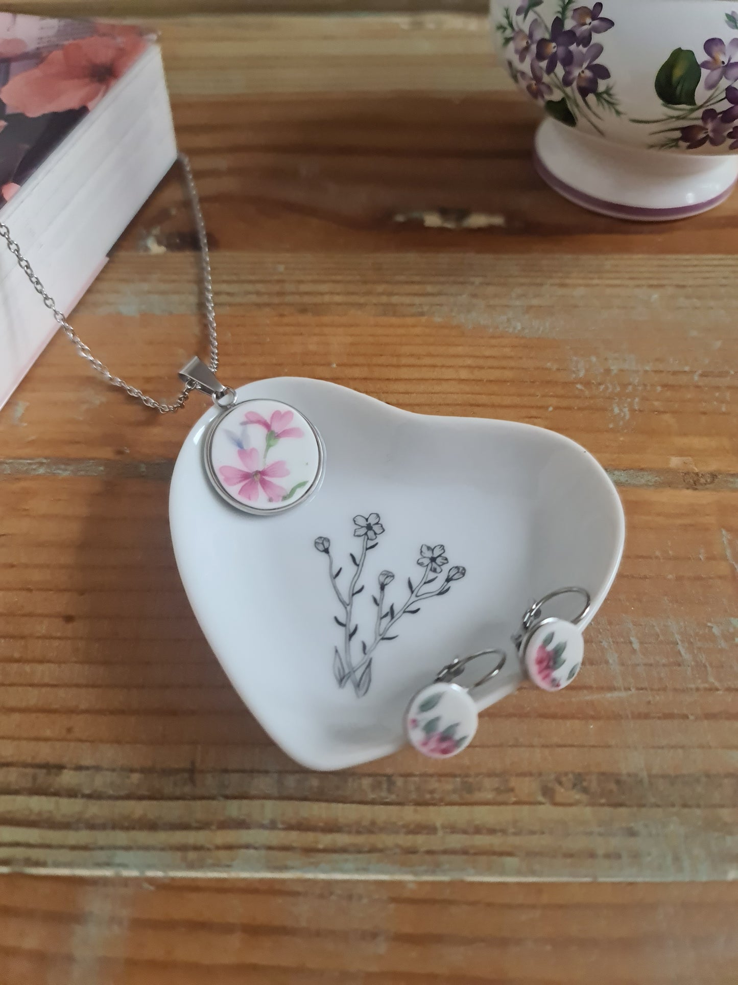 Coupelle cœur en porcelaine - décor Fleur de lin peint à la main