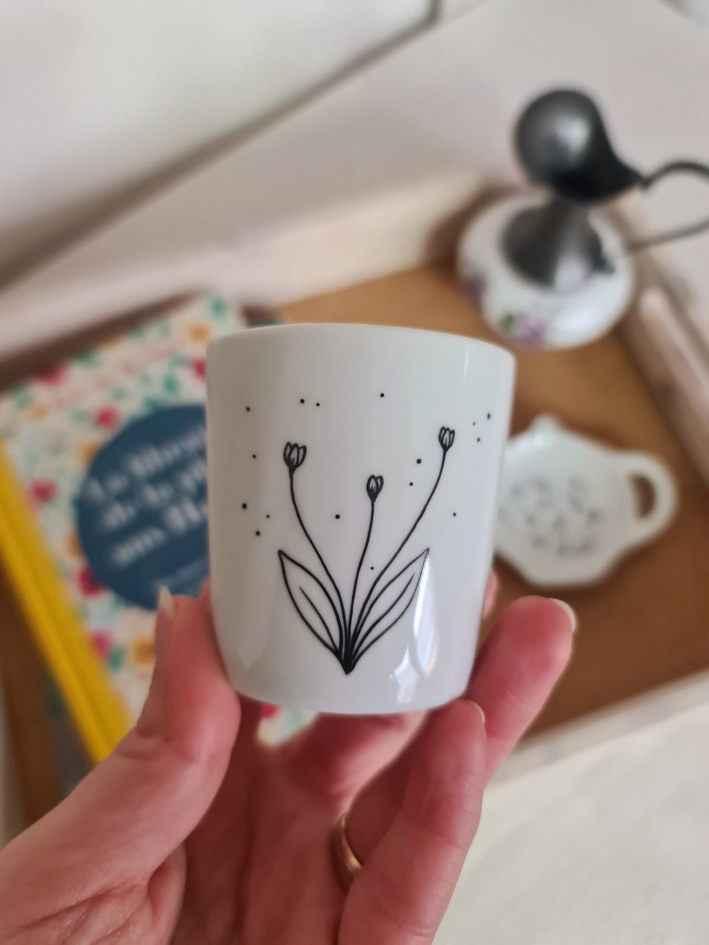 Tasse à expresso en porcelaine - décor Tulipes peint à la main