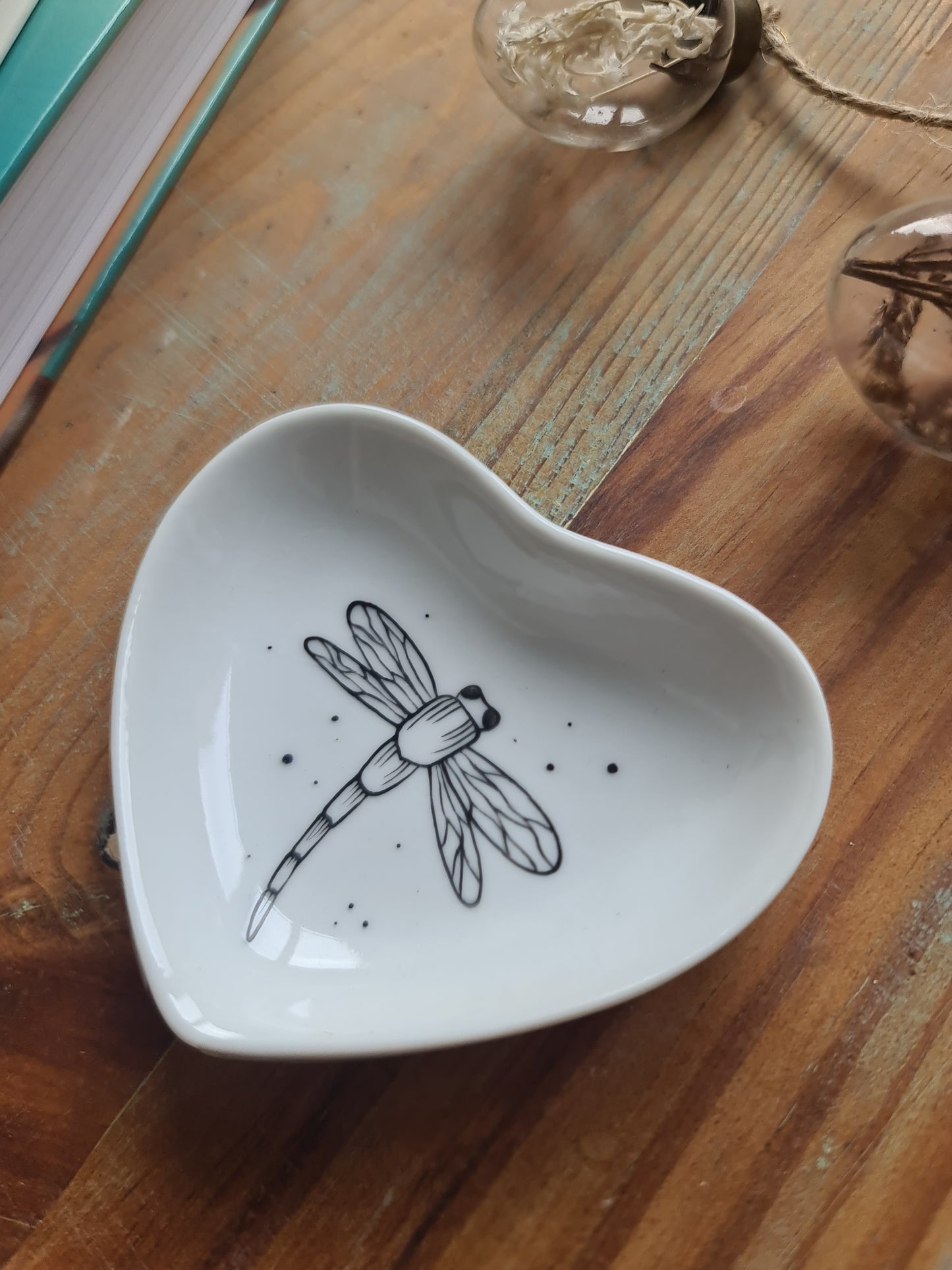 Coupelle cœur en porcelaine - décor Libellule peint à la main