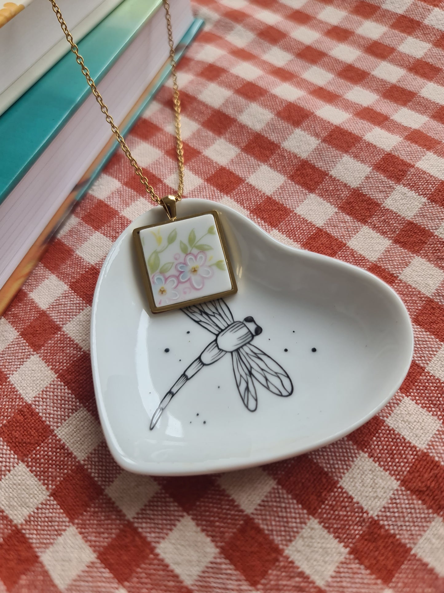 Coupelle cœur en porcelaine - décor Libellule peint à la main