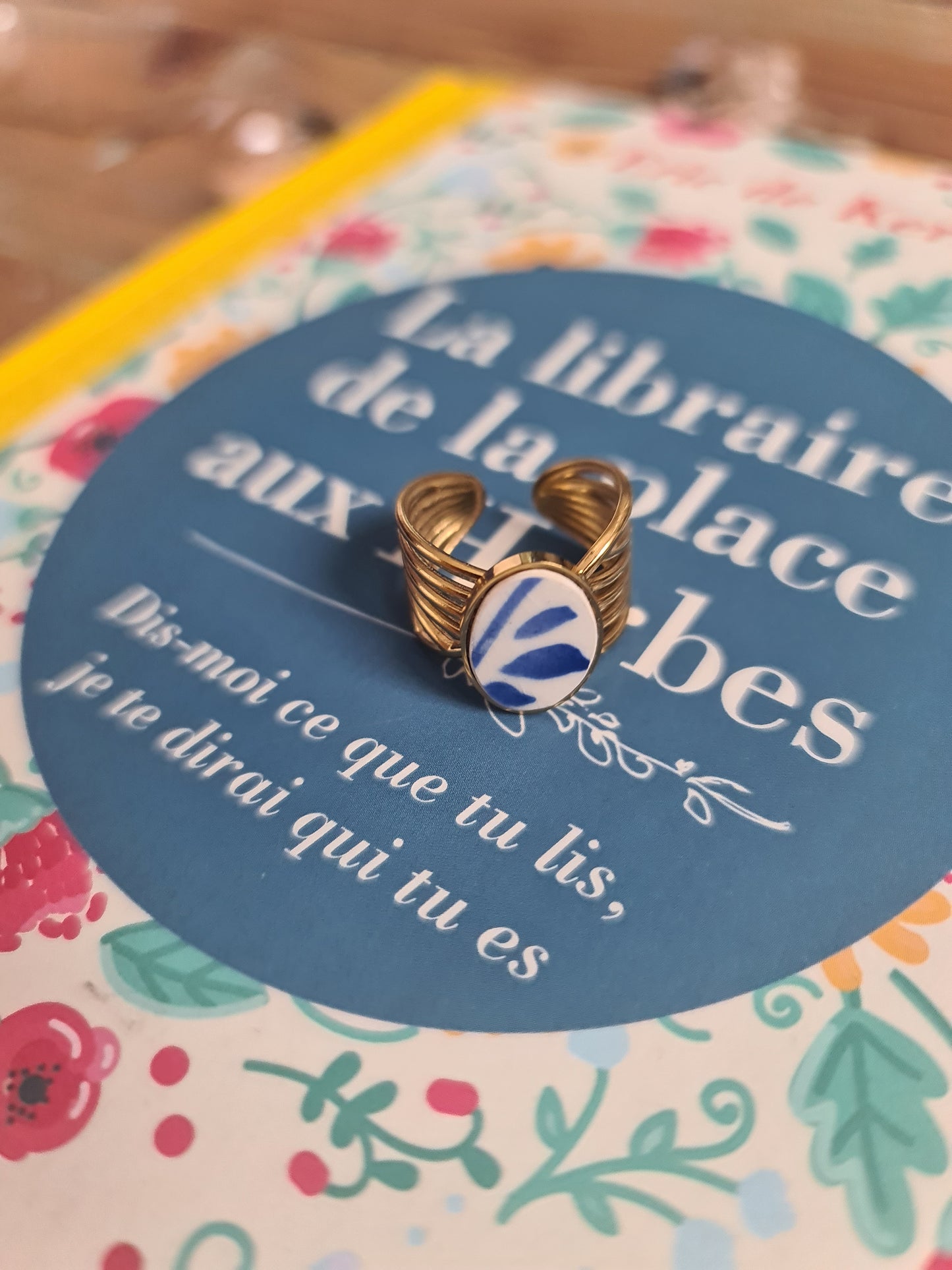 Bague nœud en Acier inoxydable doré - décorée à partir de vaisselle - Feuillage bleu