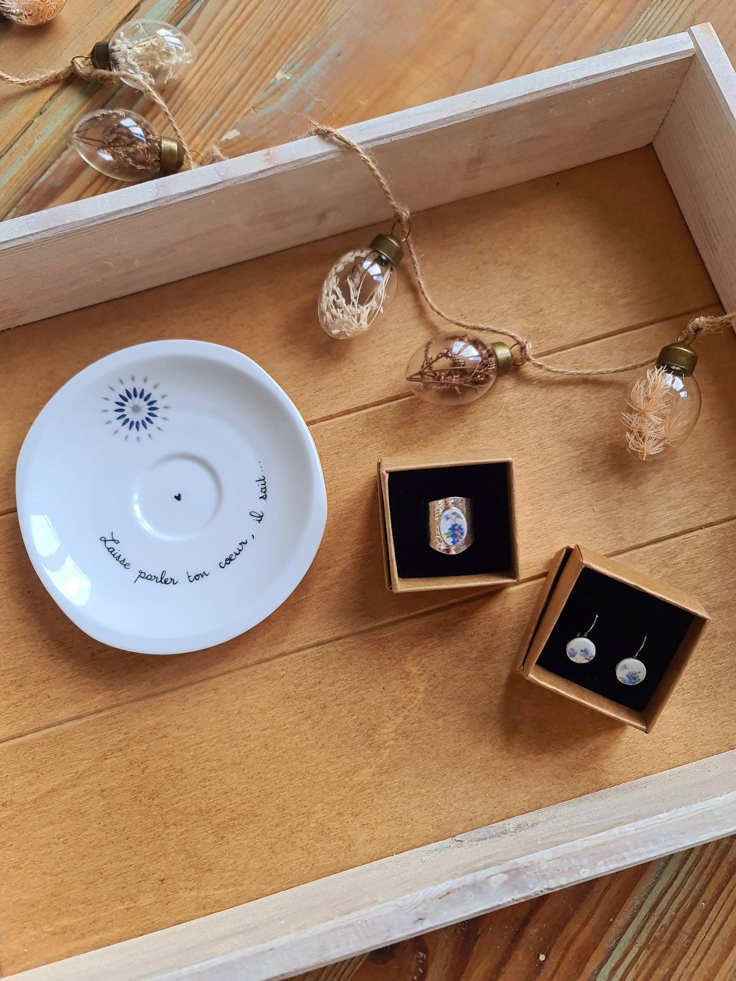 Coupelle ovale étoile chinée en porcelaine - décor Phrase mantra "Laisse parler ton cœur, il sait..." peint à la main