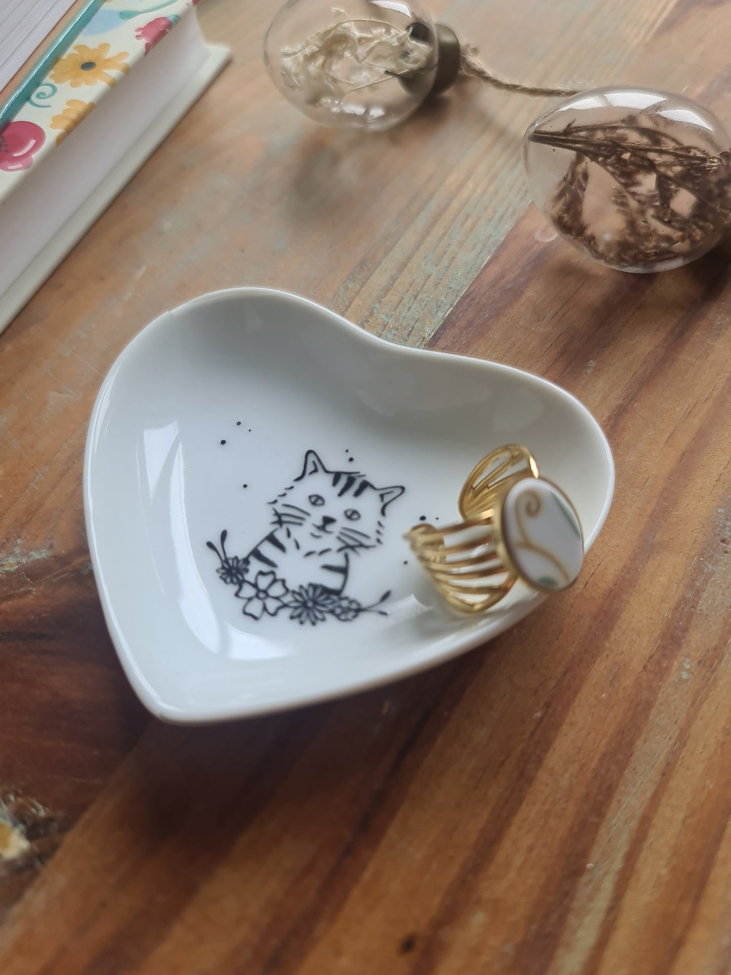Coupelle cœur en porcelaine - décor Chat peint à la main
