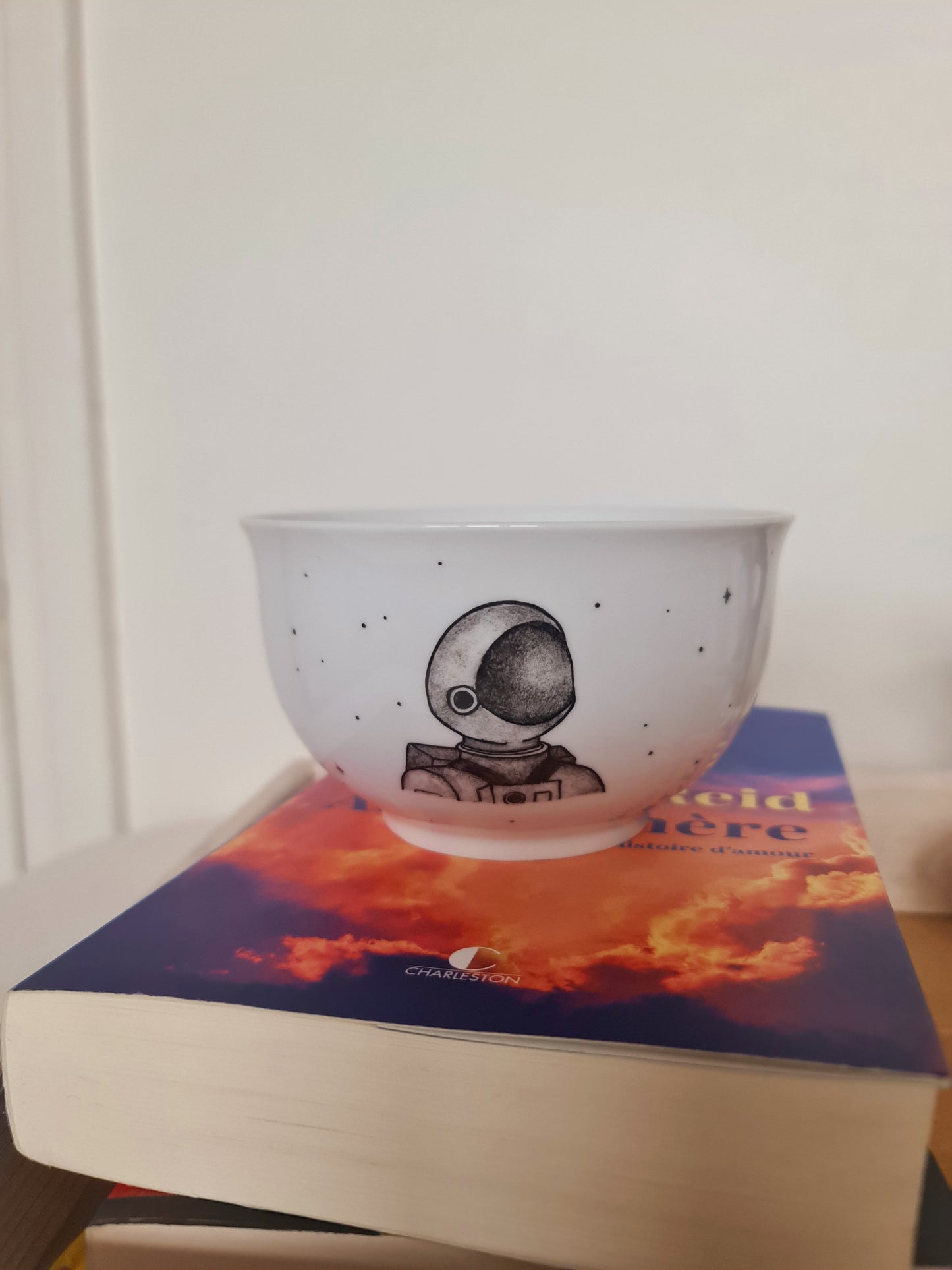 Bol en porcelaine - décor astronaute peint à la main