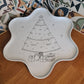Plat étoile en porcelaine - décor sapin peint à la main