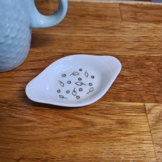 Mini coupelle ravier chinée en céramique - décor 4 floral peint à la main