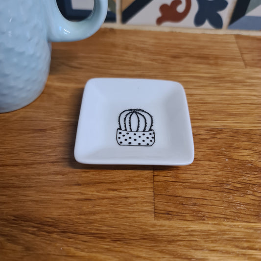 Mini coupelle carrée chinée en céramique - décor cactus boule peints à la main