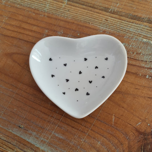 Coupelle en porcelaine en forme de cœur - décor cœurs vrac points peint à la main
