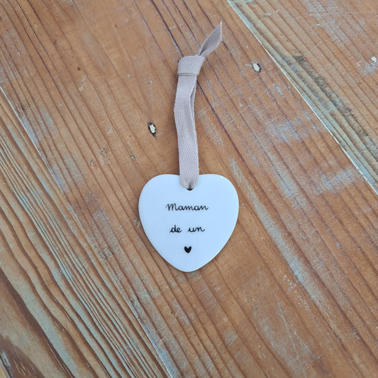 Médaillon en porcelaine en forme de cœur - décor Maman peint à la main