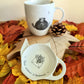 Repose sachet de thé en porcelaine - décor Enveloppe Automne peint à la main