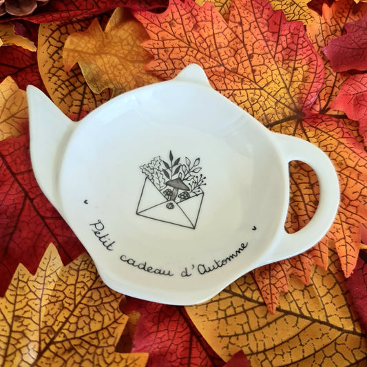 Repose sachet de thé en porcelaine - décor Enveloppe Automne peint à la main