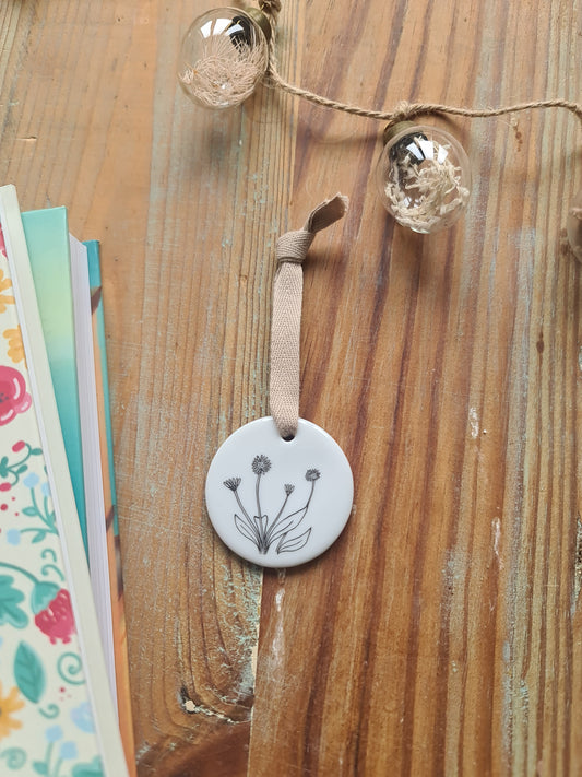 Médaillon rond en porcelaine - décor marguerites peint à la main