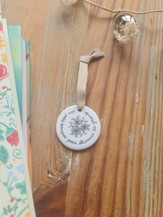 Médaillon rond en porcelaine - décor bouquet mantra peint à la main