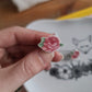 Pin's en Fer rhodié - décoré à partir de vaisselle - Forme fleur - Grande rose