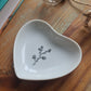 Coupelle cœur en porcelaine - décor Fleur de coton peint à la main