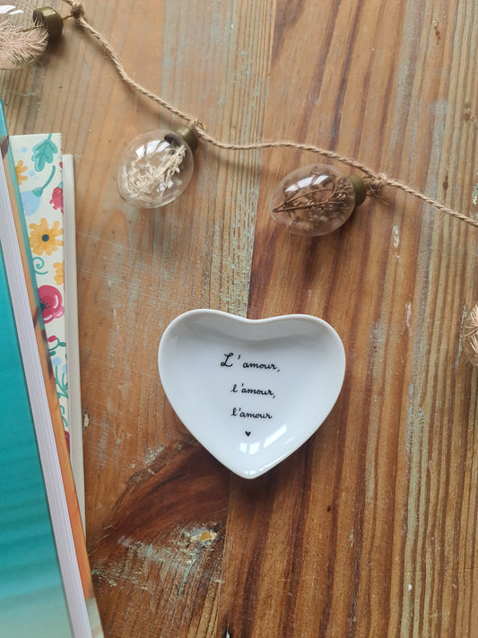 Coupelle cœur en porcelaine - décor L'amour peint à la main