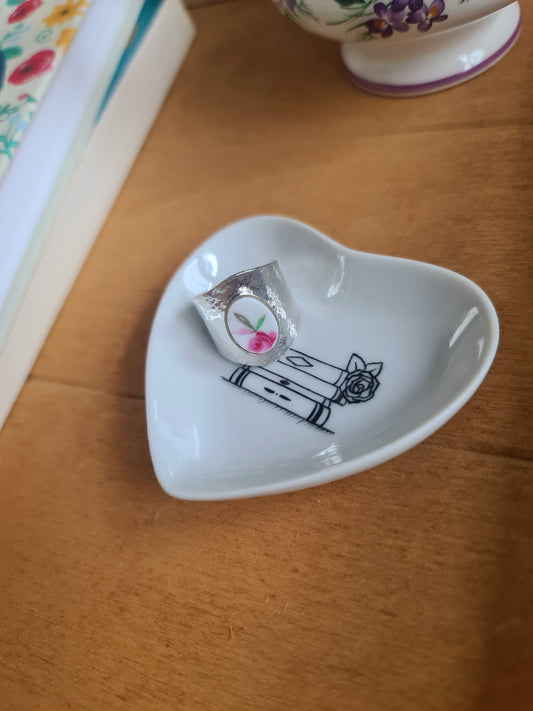 Bague martelée en Laiton Placage Argent Fin - décorée à partir de vaisselle - Rose