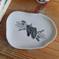 Petit plateau irrégulier en porcelaine - décor zèbre peints à la main