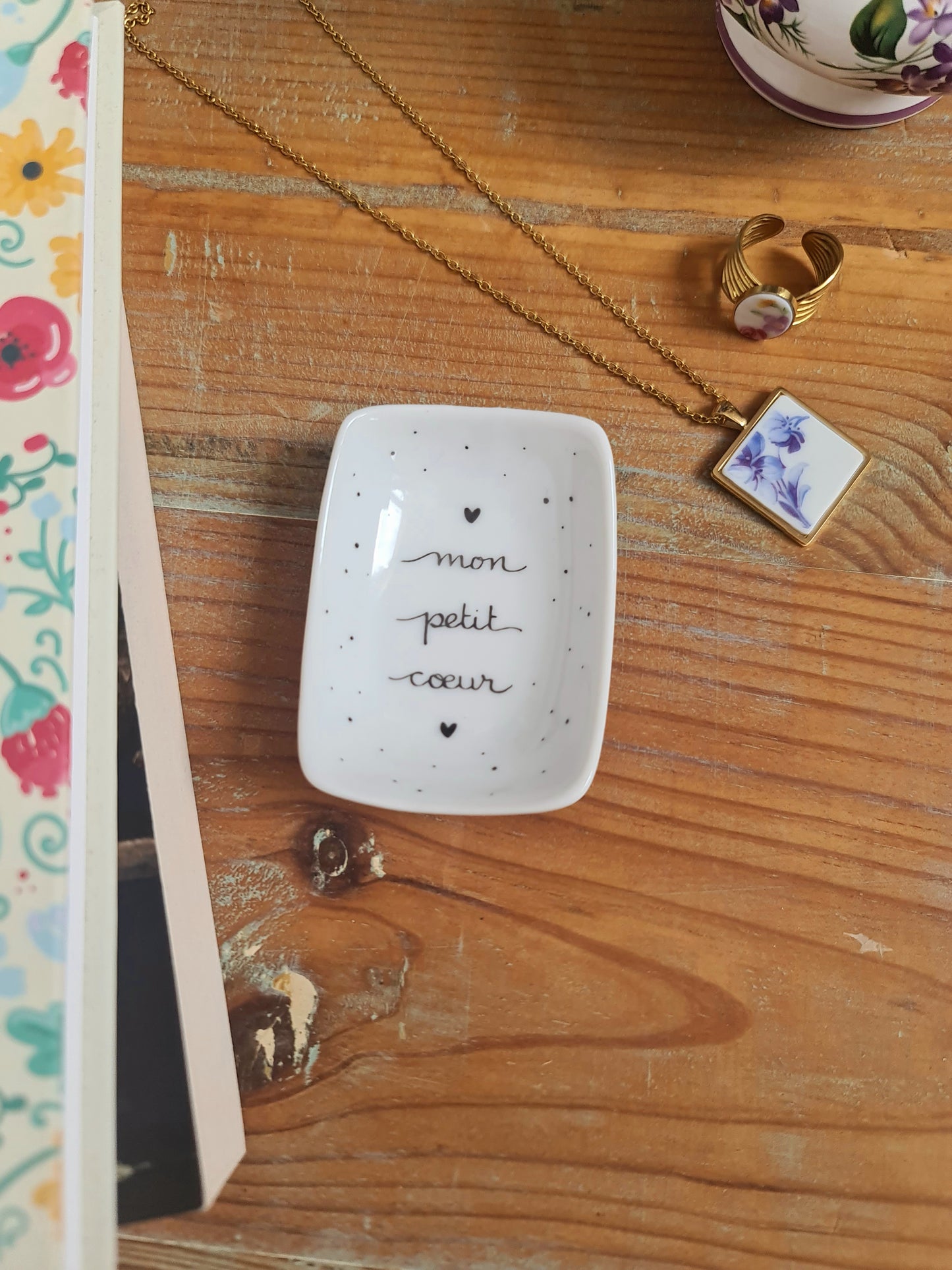Coupelle à bijoux rectangle en porcelaine - décor "mon petit cœur" peint à la main