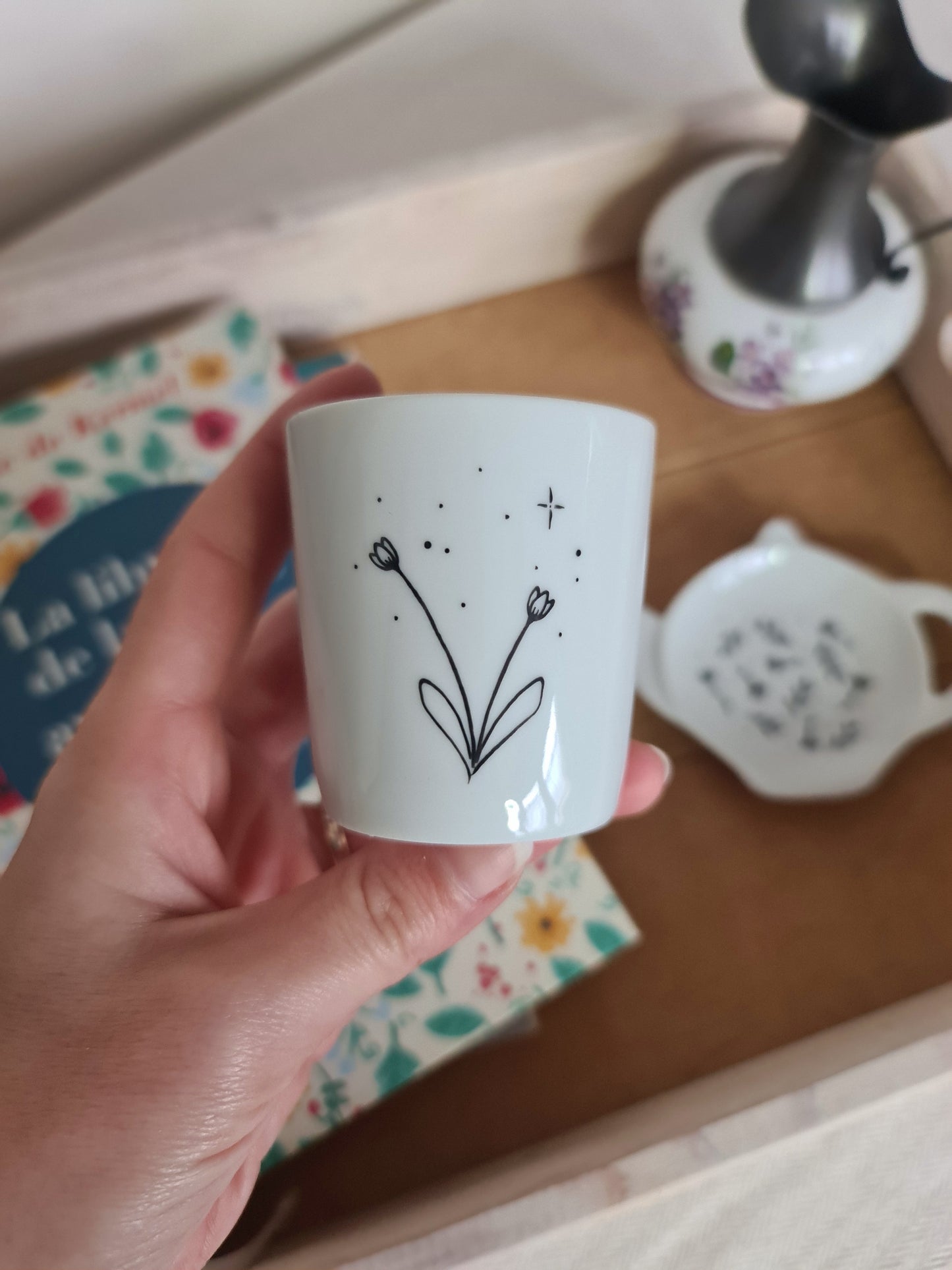 Tasse à expresso en porcelaine - décor Tulipes peint à la main