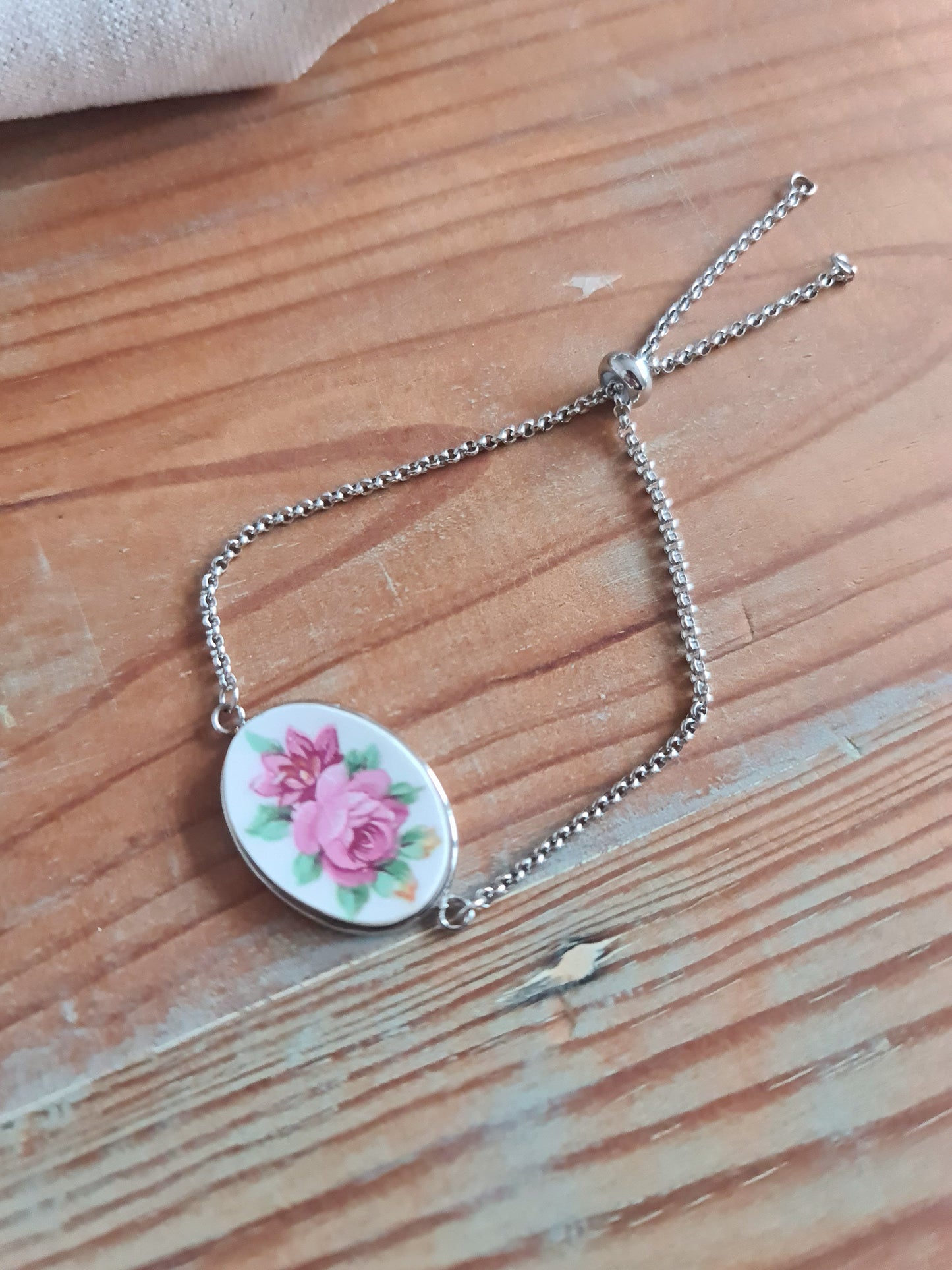 Bracelet coulissant en Acier inoxydable - décoré à partir de vaisselle - Bouquet de fleurs roses