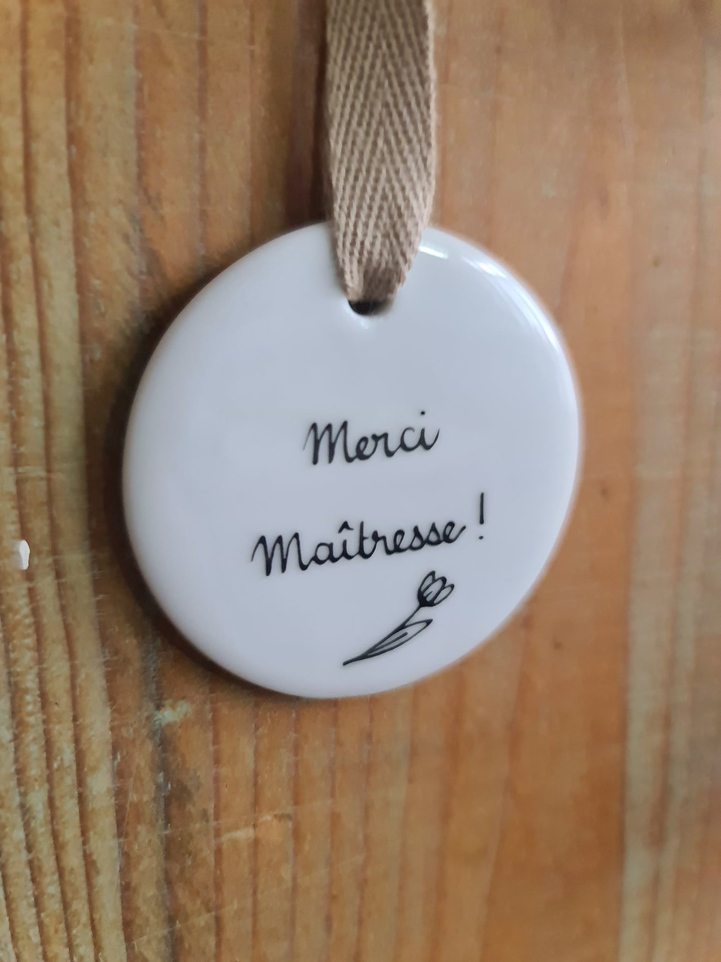 Médaillon rond en porcelaine - décor Merci Maîtresse tulipe peint à la main