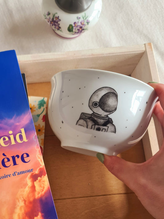 Bol en porcelaine - décor astronaute peint à la main