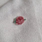 Pin's en Laiton Doré à l'Or Fin - décoré à partir de vaisselle - Forme fleur - Grande rose