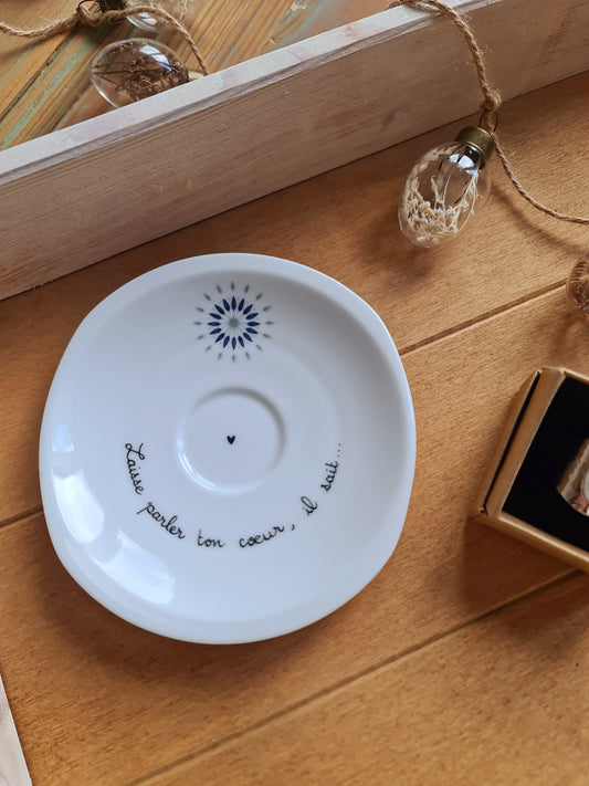 Coupelle ovale étoile chinée en porcelaine - décor Phrase mantra "Laisse parler ton cœur, il sait..." peint à la main