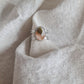 Bague large en Acier inoxydable - décorée à partir de vaisselle - Fleur beige