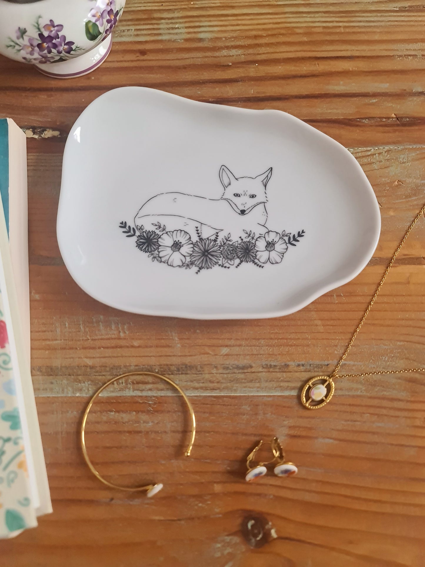 Petit plateau irrégulier en porcelaine - décor renard peints à la main