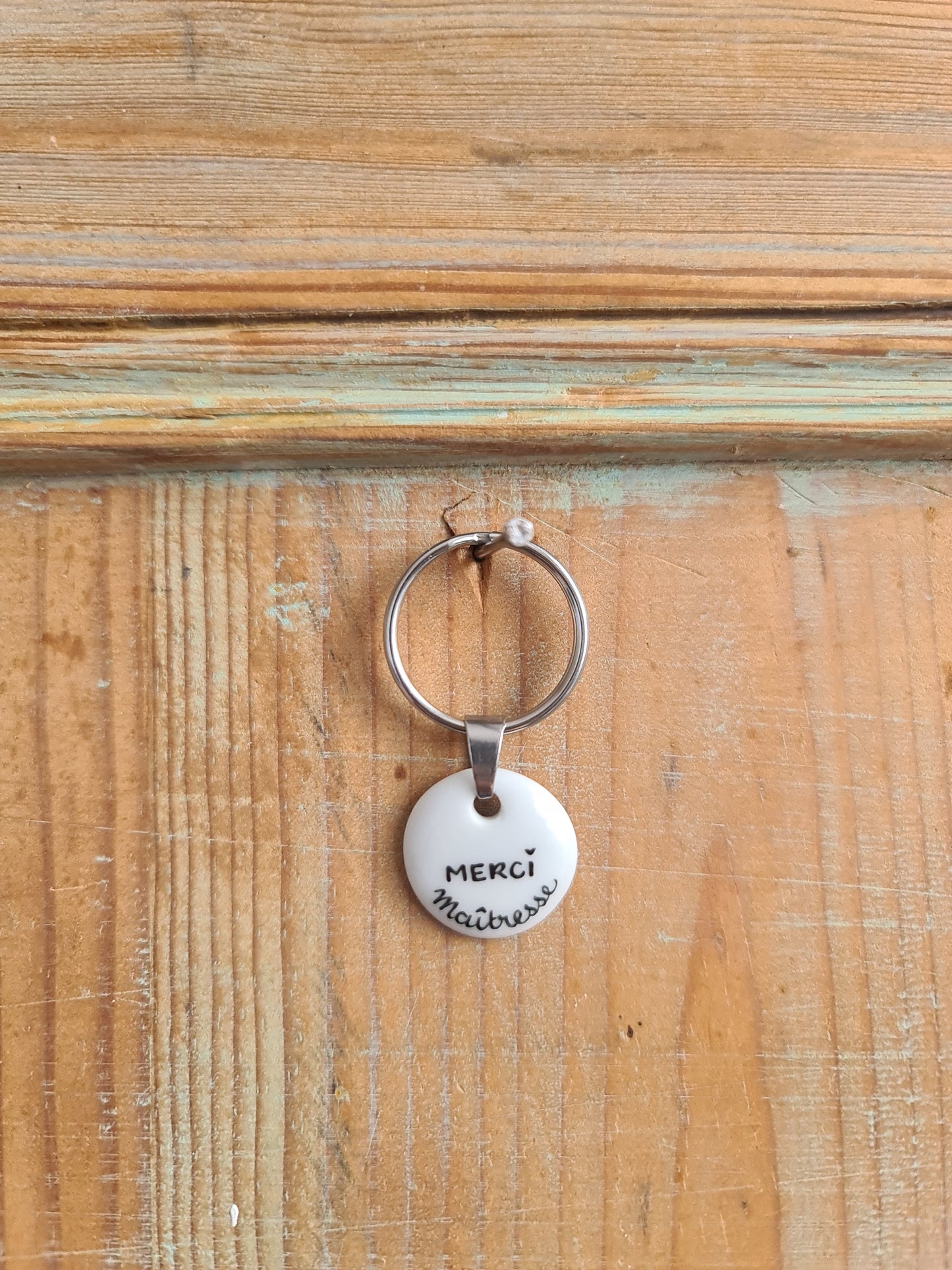 Porte-clés bélière - décor Merci Maîtresse peint à la main