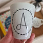 Gobelet en porcelaine - décor Couronne Initiale "A" peint à la main
