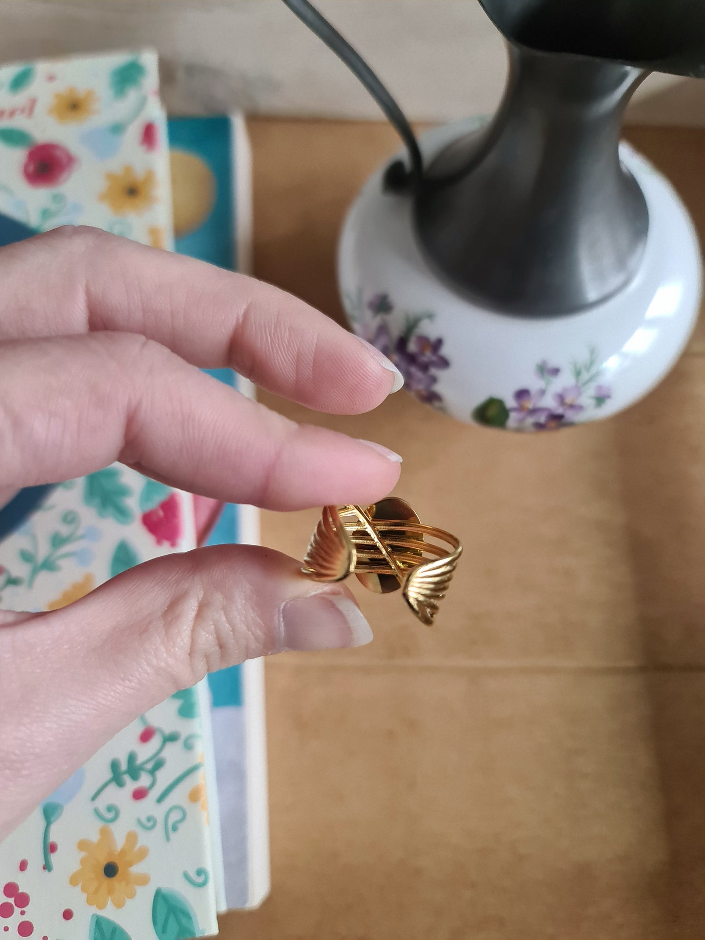 Bague nœud en Acier inoxydable doré - décorée à partir de vaisselle - Rose et petites fleurs jaunes