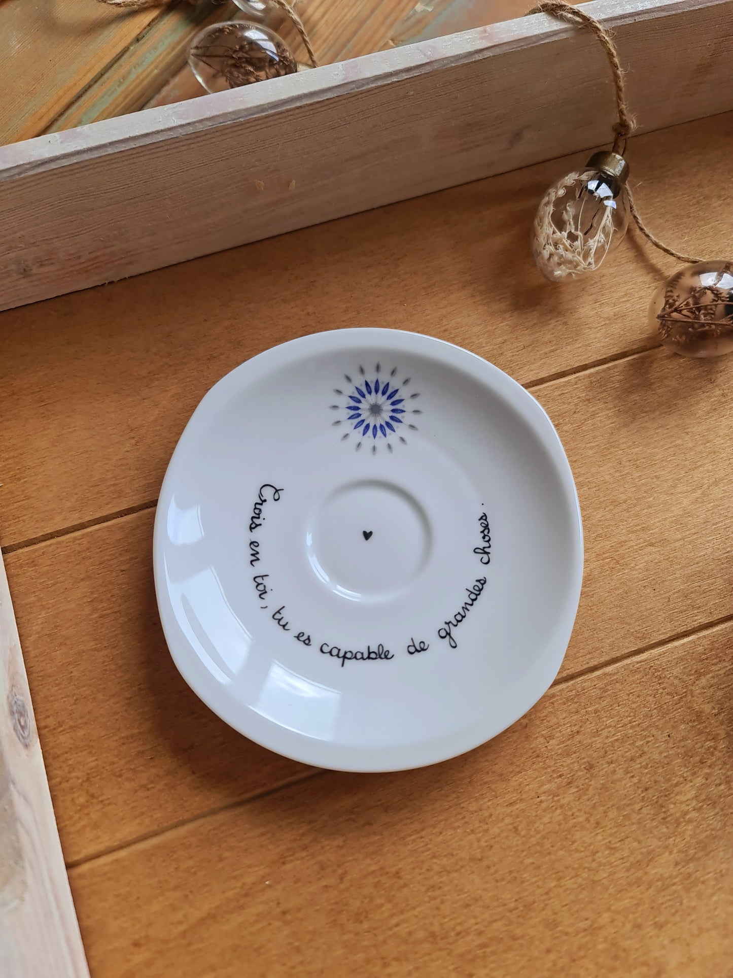 Coupelle ovale étoile chinée en porcelaine - décor Phrase mantra "Crois en toi, tu es capable de grandes choses." peint à la main
