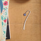 Marque-page argenté - Petit modèle - décoré d'un morceau de vaisselle - Petite fleur bleue