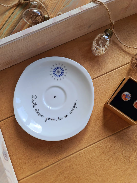 Coupelle ovale étoile chinée en porcelaine - décor Phrase mantra "Brille chaque jour, tu es unique." peint à la main