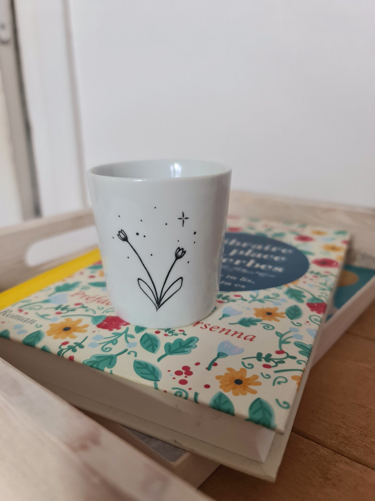 Tasse à expresso en porcelaine - décor Tulipes peint à la main