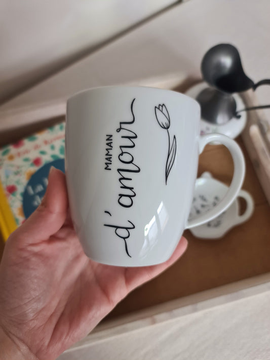 Mug boule en porcelaine - décor tulipe "Maman d'amour" peint à la main