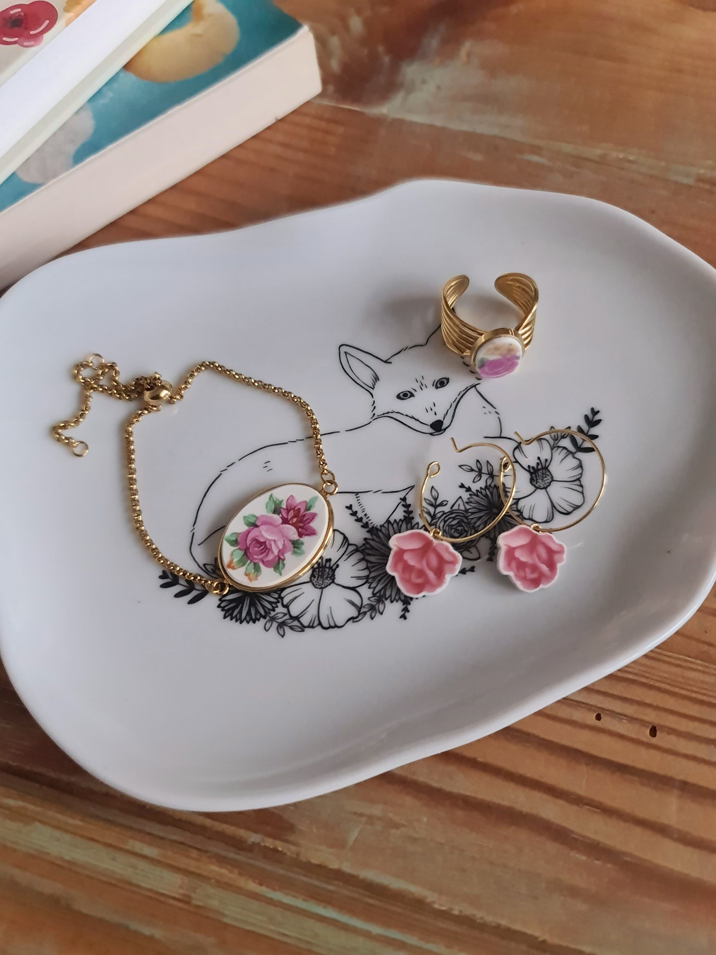 Bracelet coulissant en Acier inoxydable doré - décoré à partir de vaisselle - Bouquet de fleurs roses