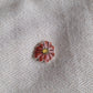 Pin's en Laiton Doré à l'Or Fin - décoré à partir de vaisselle - Forme fleur - Fleur rouge