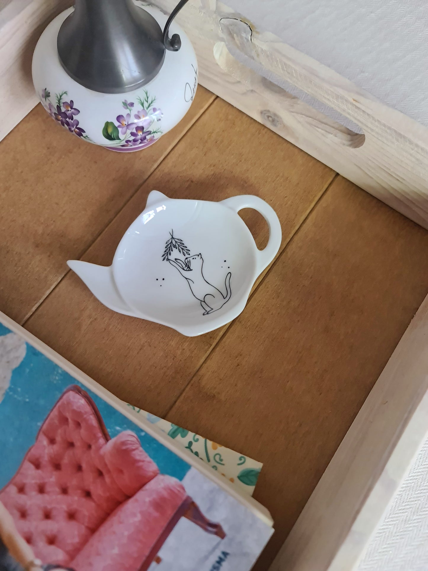 Repose sachet de thé en porcelaine - décor chat feuillage peint à la main