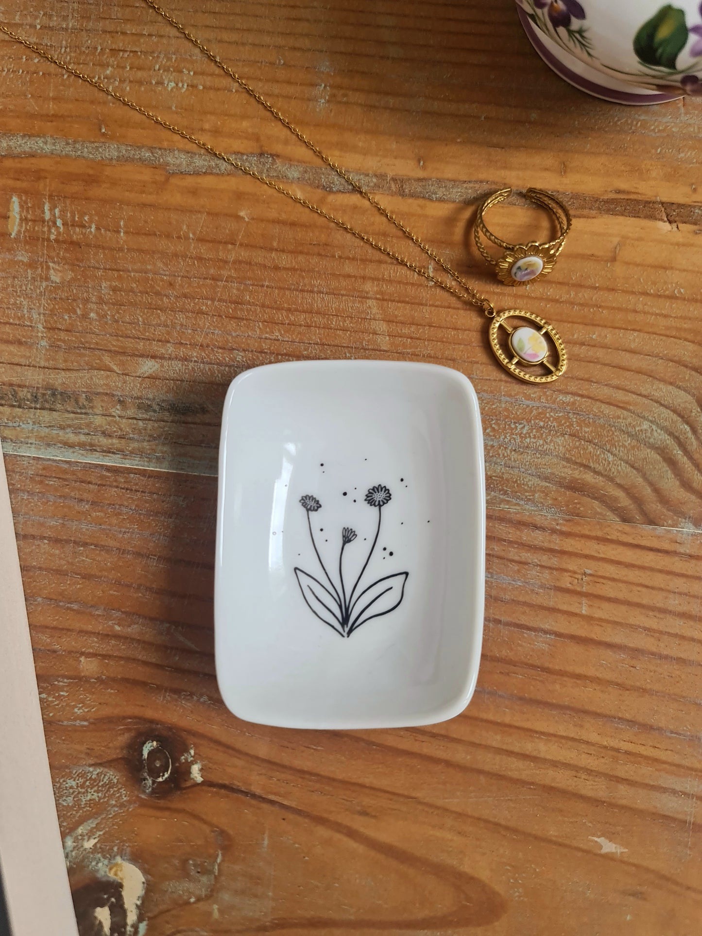 Coupelle à bijoux rectangle en porcelaine - décor marguerites peint à la main